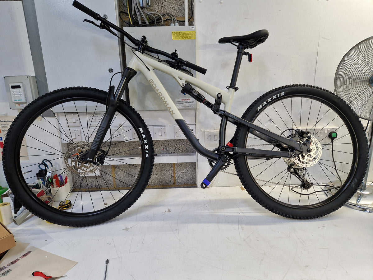 Boardman MTR 8.8 Unisex Full Suspension 29in Mountain Bike Small Cream/Black