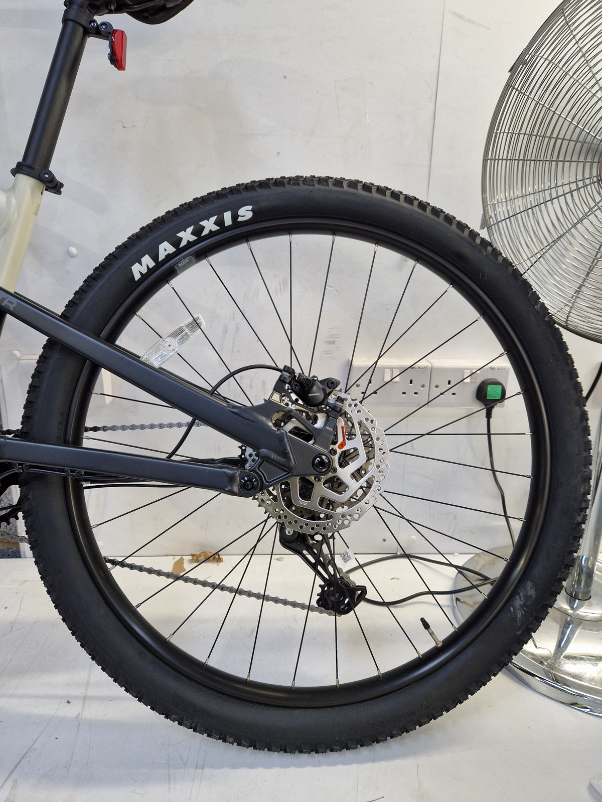 Boardman MTR 8.8 Unisex Full Suspension 29in Mountain Bike Small Cream/Black