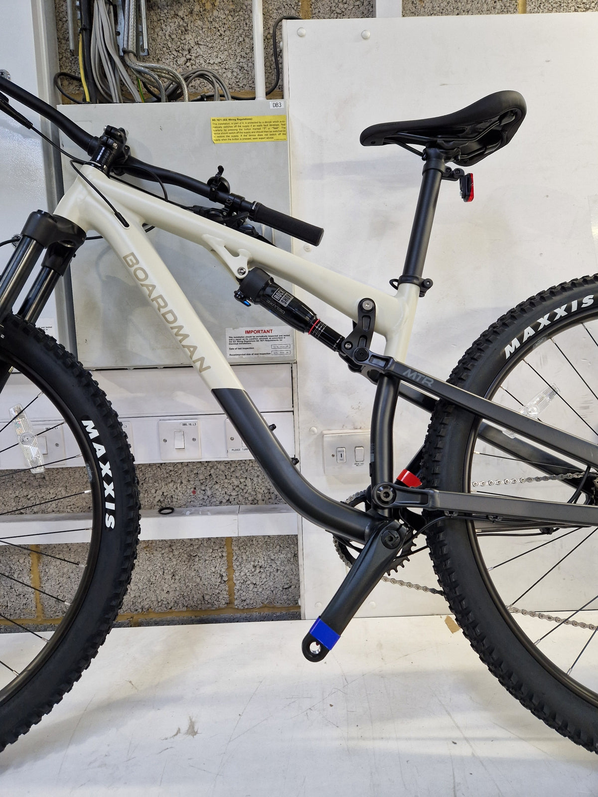 Boardman MTR 8.8 Unisex Full Suspension 29in Mountain Bike Small Cream/Black