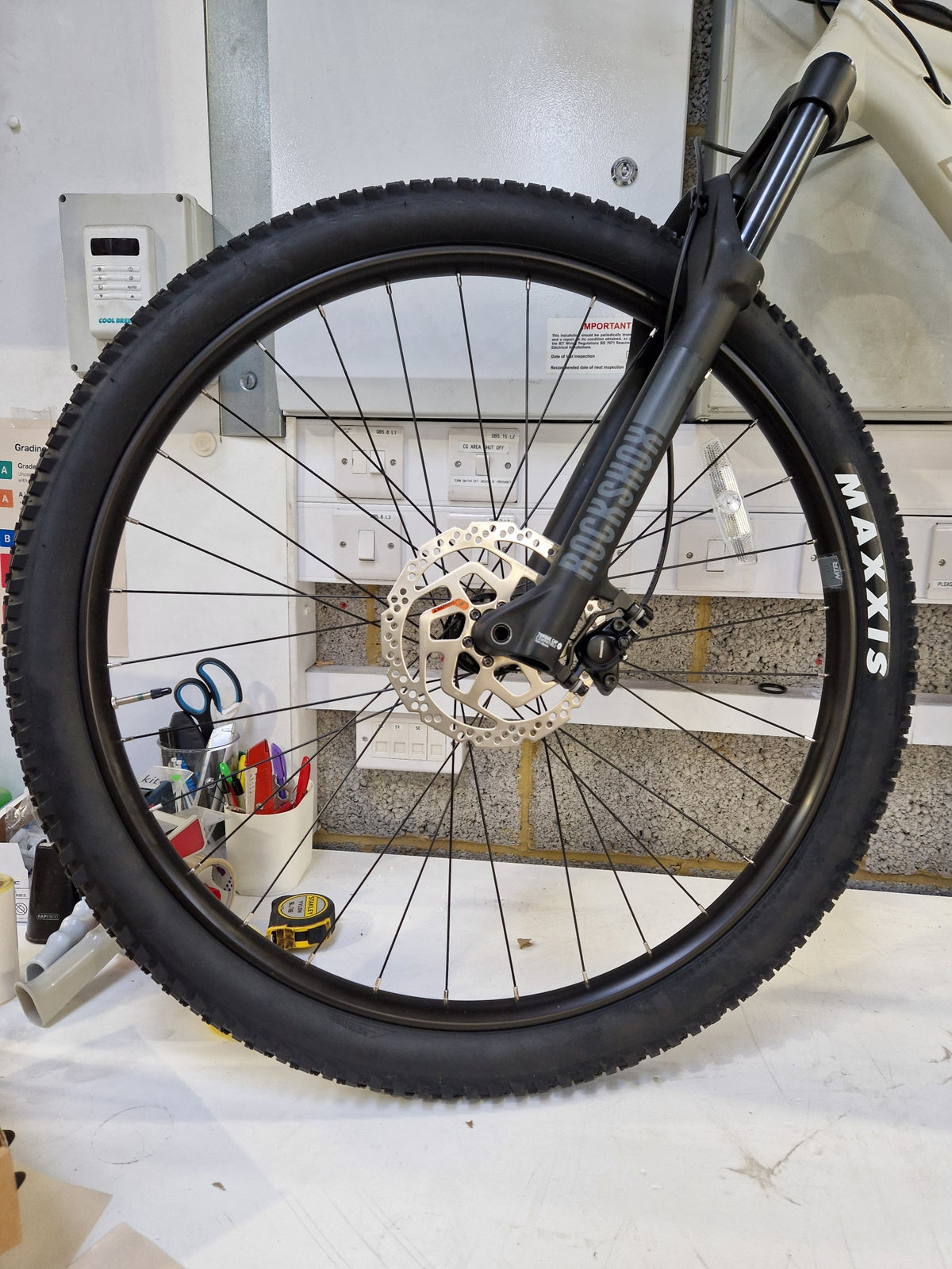 Boardman MTR 8.8 Unisex Full Suspension 29in Mountain Bike Small Cream/Black