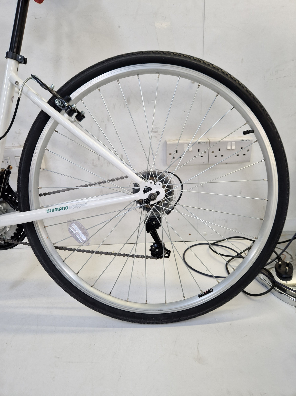Apollo Excelle 18-Speed V-Brake Womens Hybrid Bike - Small - White/Green