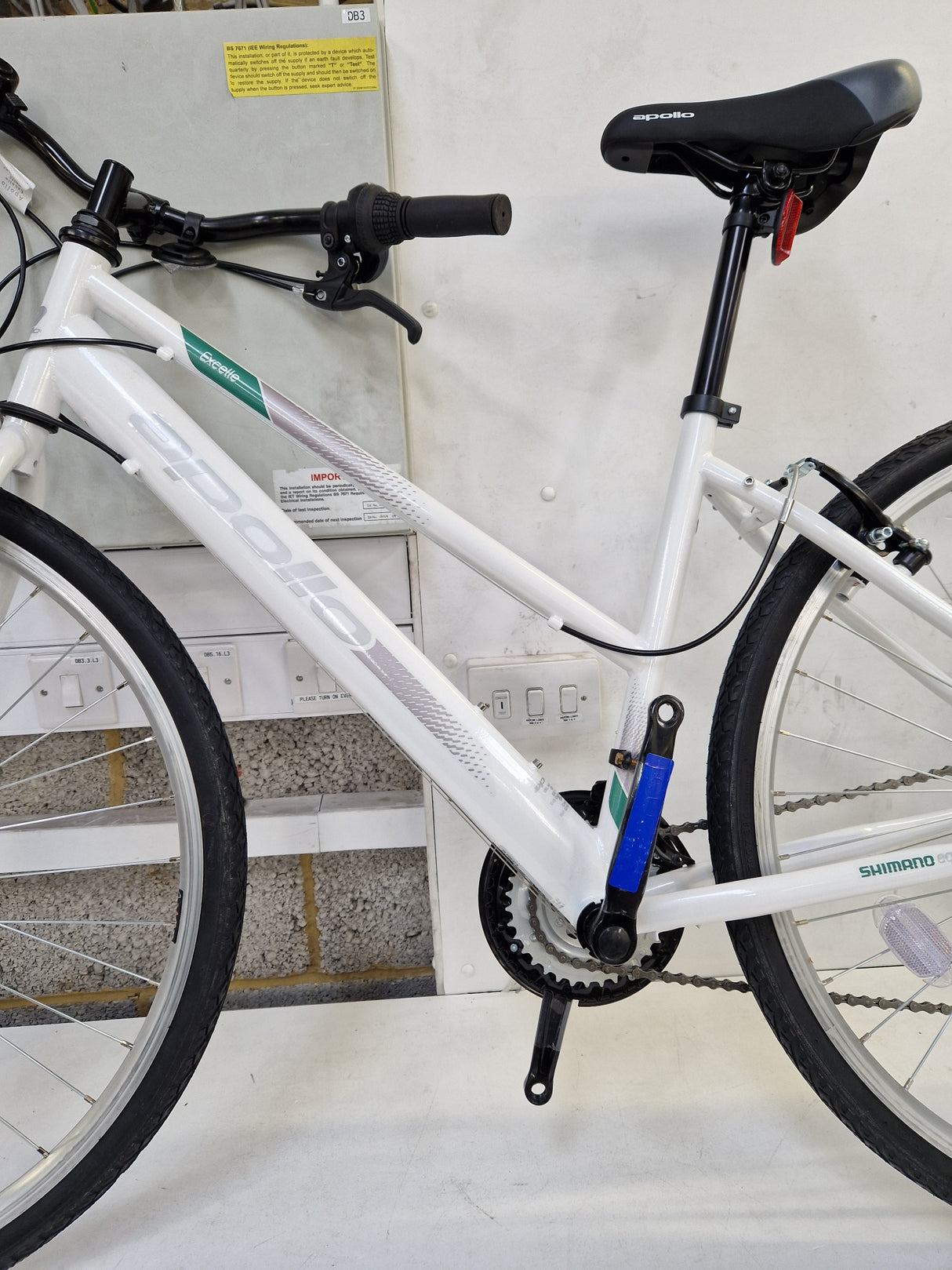 Apollo Excelle 18-Speed V-Brake Womens Hybrid Bike - Small - White/Green