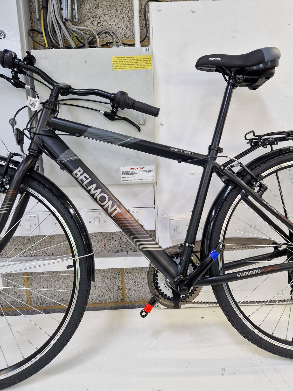 Apollo Belmont 7-Speed Men's Hybrid Bike 700c Wheels - Medium 18" Black