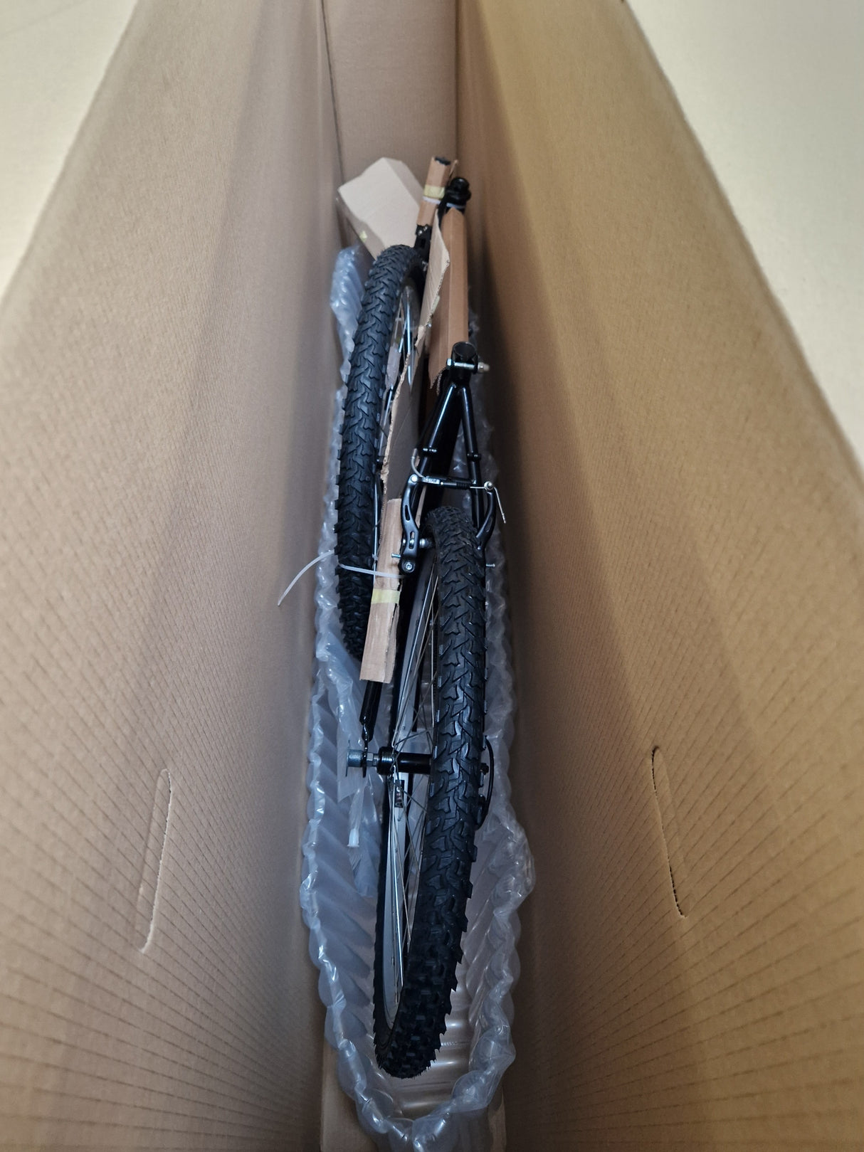Indi ATB 1 Mens V-Brake 6 Speed Hardtail Mountain Bike 26" Large - Black