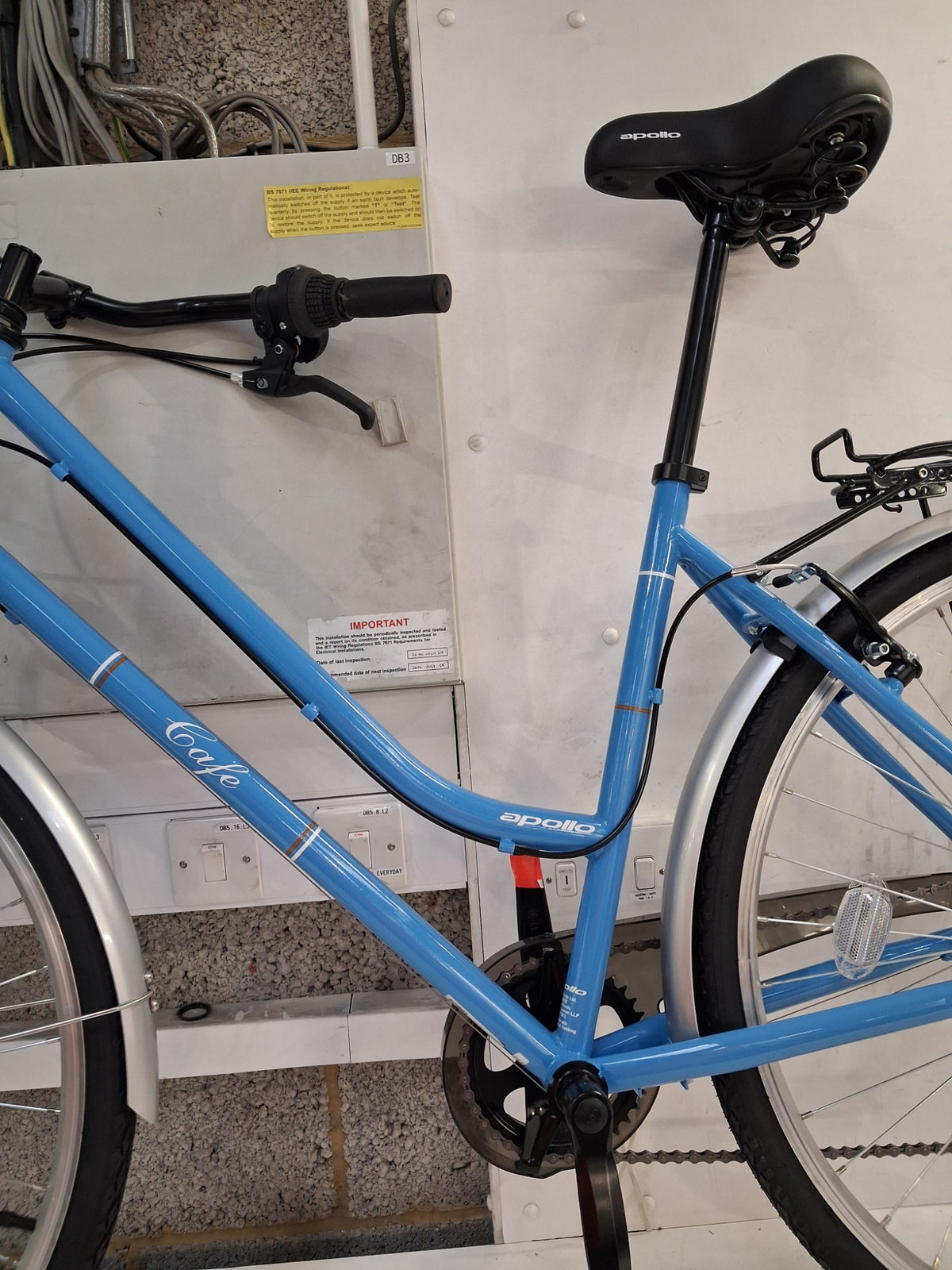 Apollo Cafe 6-Speed 700c Wheels Women's Hybrid Bicycle Medium 19" Turquoise
