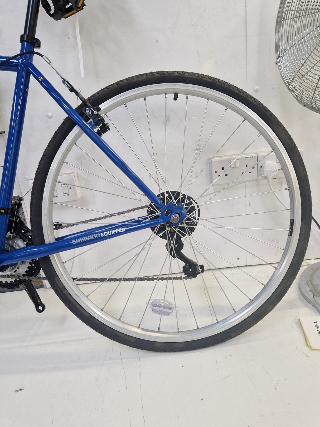 Apollo Transfer Men's 18 Gears V-Brake Alloy Hybrid Bike - 21" Large - Blue