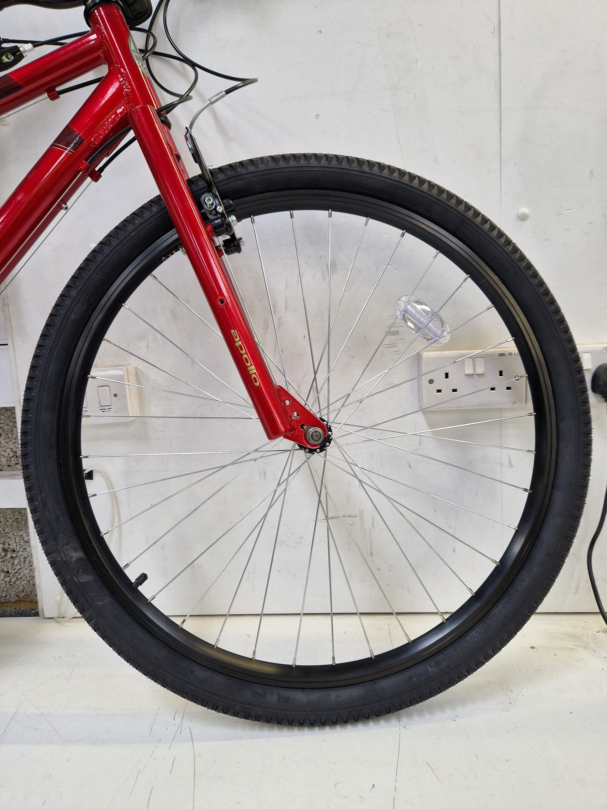 Apollo Transition Mens 18-Speed Lightweight Hybrid Bike Alloy - Medium - Red