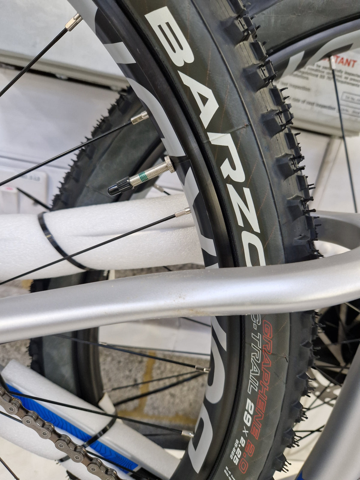 Boardman MHT 8.8 Hardtail 11-Gears Dic Brake Mountain Bike - Small - Silver 