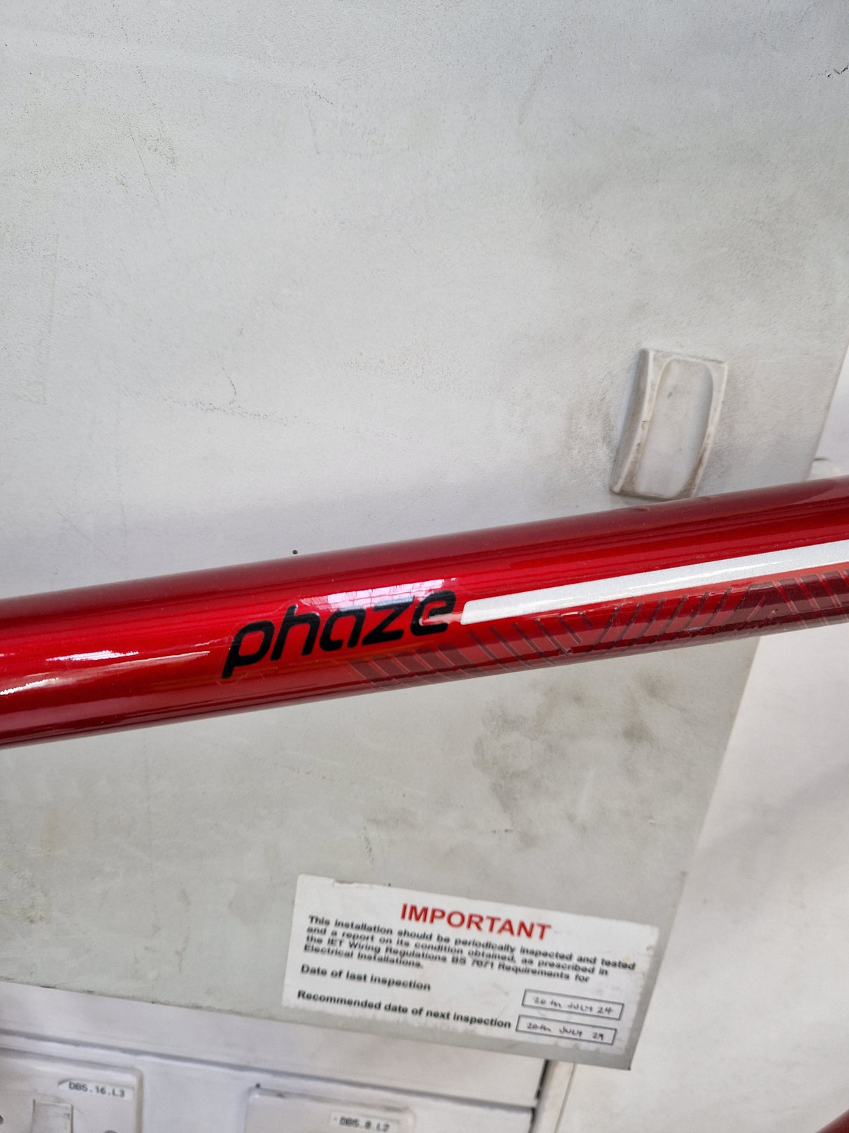 Apollo Phaze Red 18-Speed Men's Mountain Bike 27.5" Wheels - Large 20"