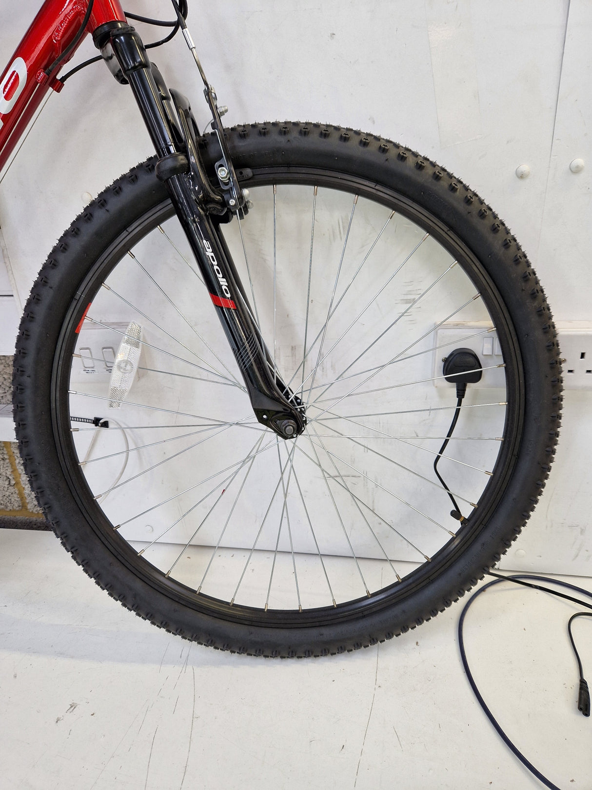 Apollo Phaze Red 18-Speed Men's Mountain Bike 27.5" Wheels - Large 20"