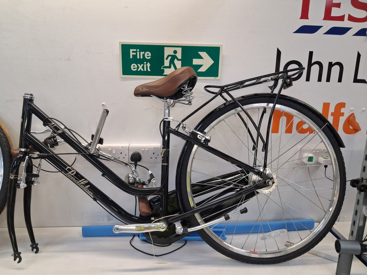 Pendleton Ashwell Women's 700c Wheel 5 Speed Hybrid Bike ~ Black - 17" Small