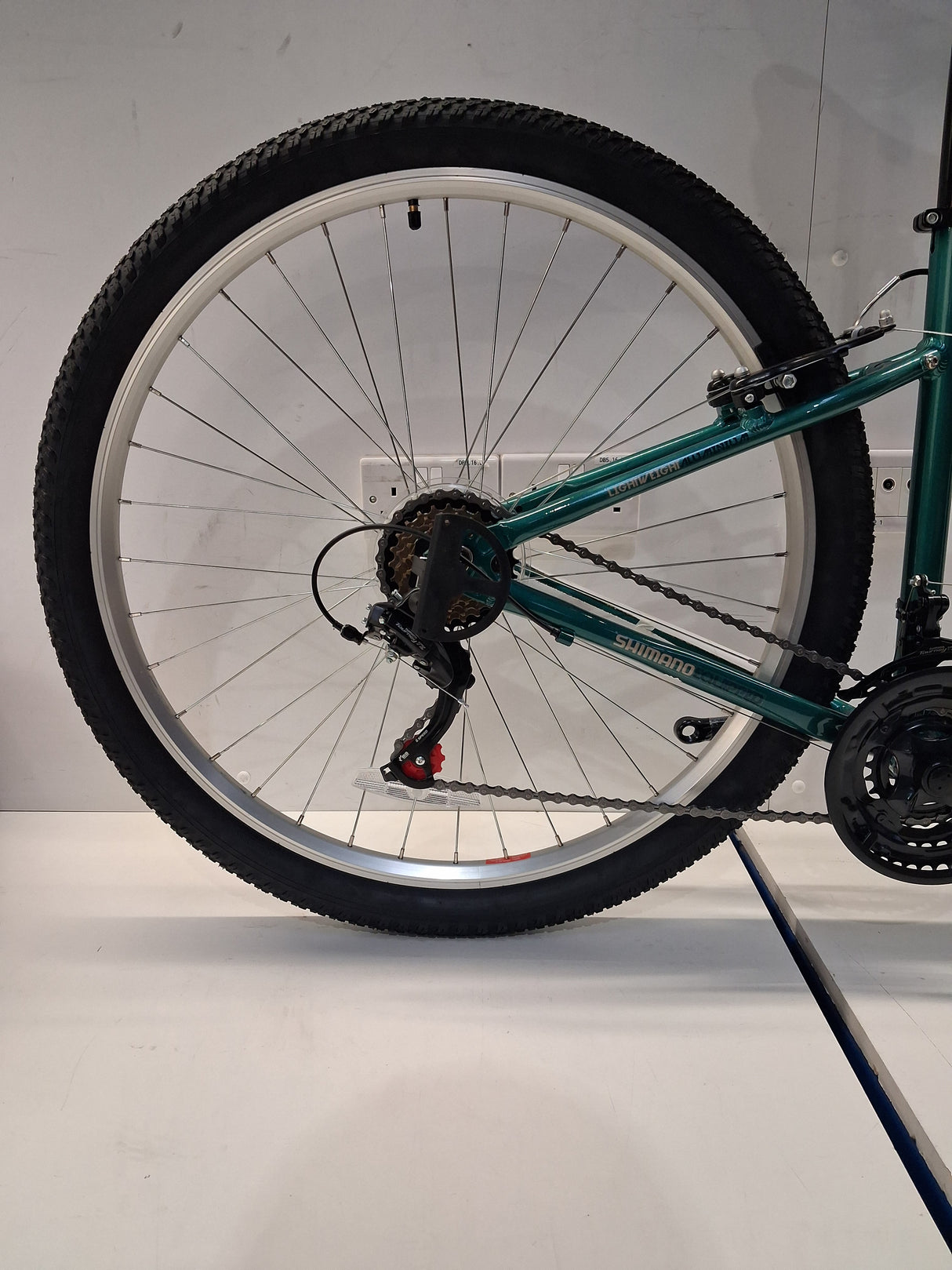 Apollo Cosmo Womens 18-Speed V-Brakes Hybrid Bike - Medium - Metallic Aqua