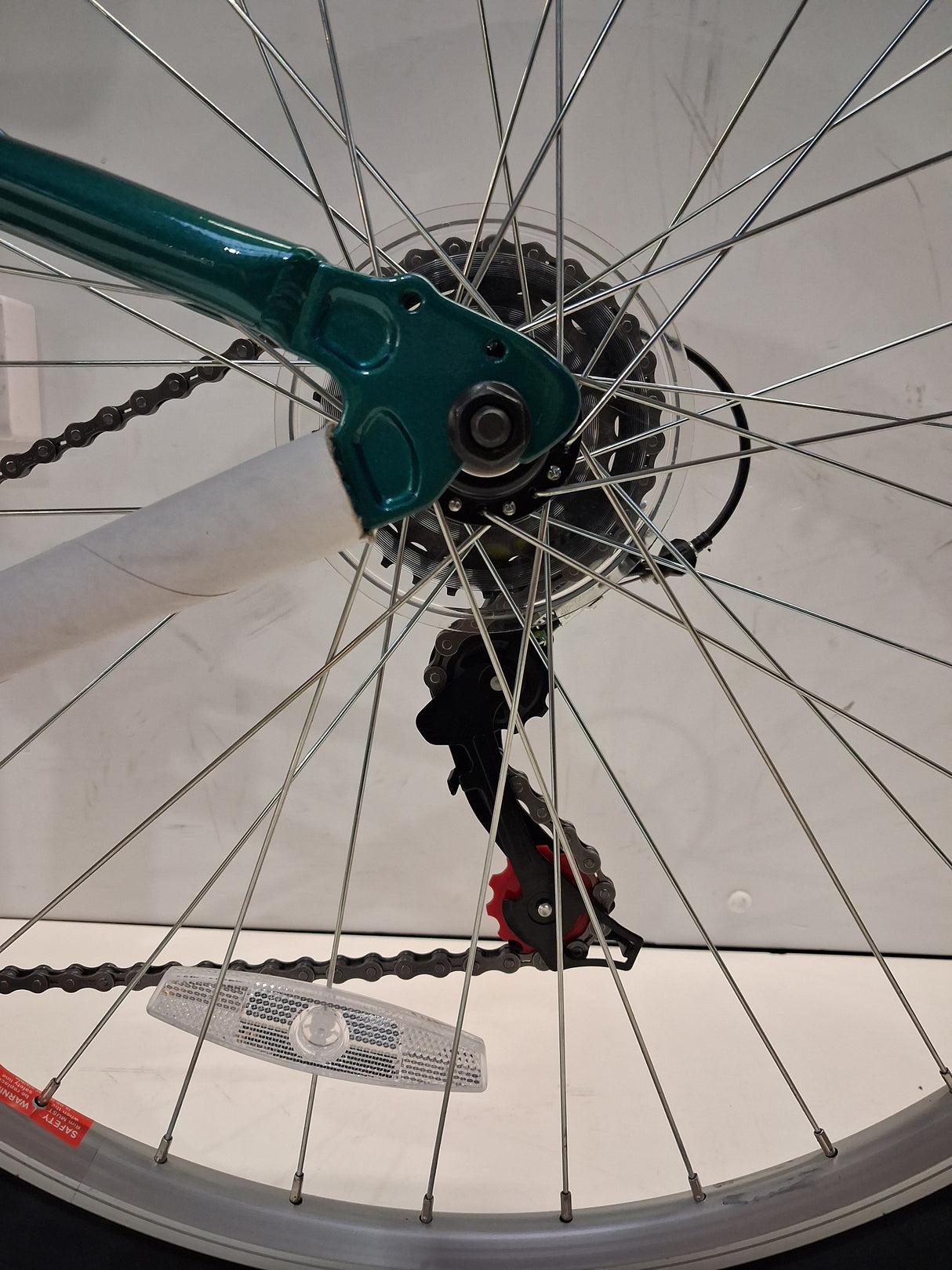 Apollo Cosmo Womens 18-Speed V-Brakes Hybrid Bike - Medium - Metallic Aqua