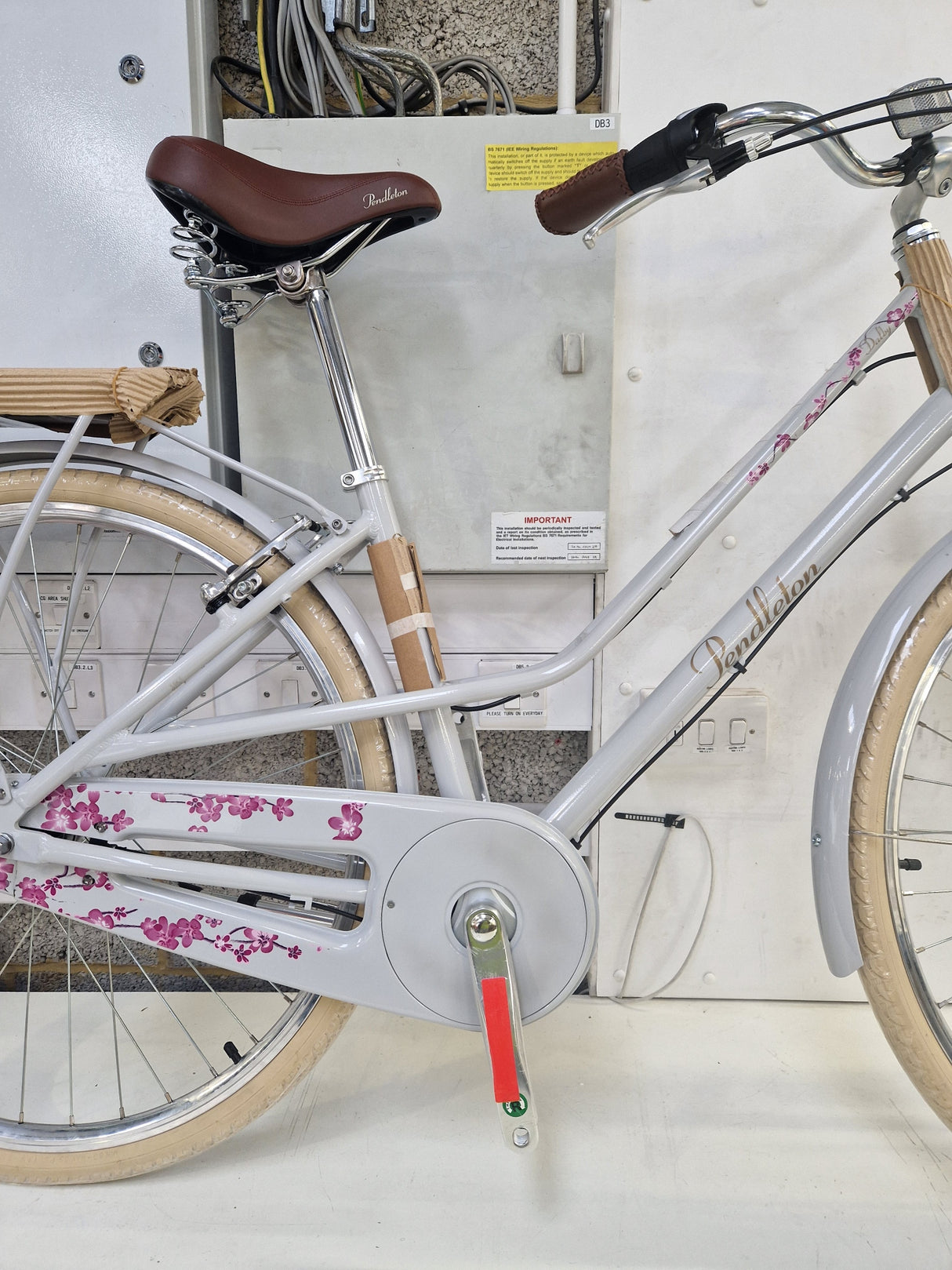 Pendleton Dalby V-Brake 700c Women's Hybrid Bike - Cherry Blossom - Small