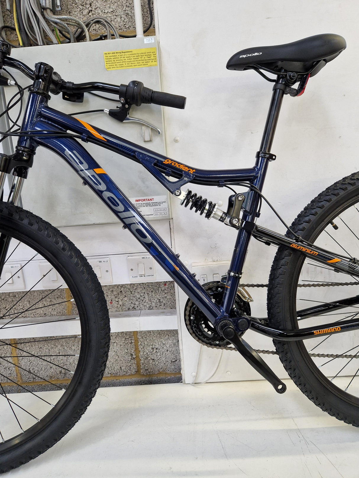 Apollo Gradient Mountain Bike 17in Medium 27.5in Disc Brake - Blue Orange