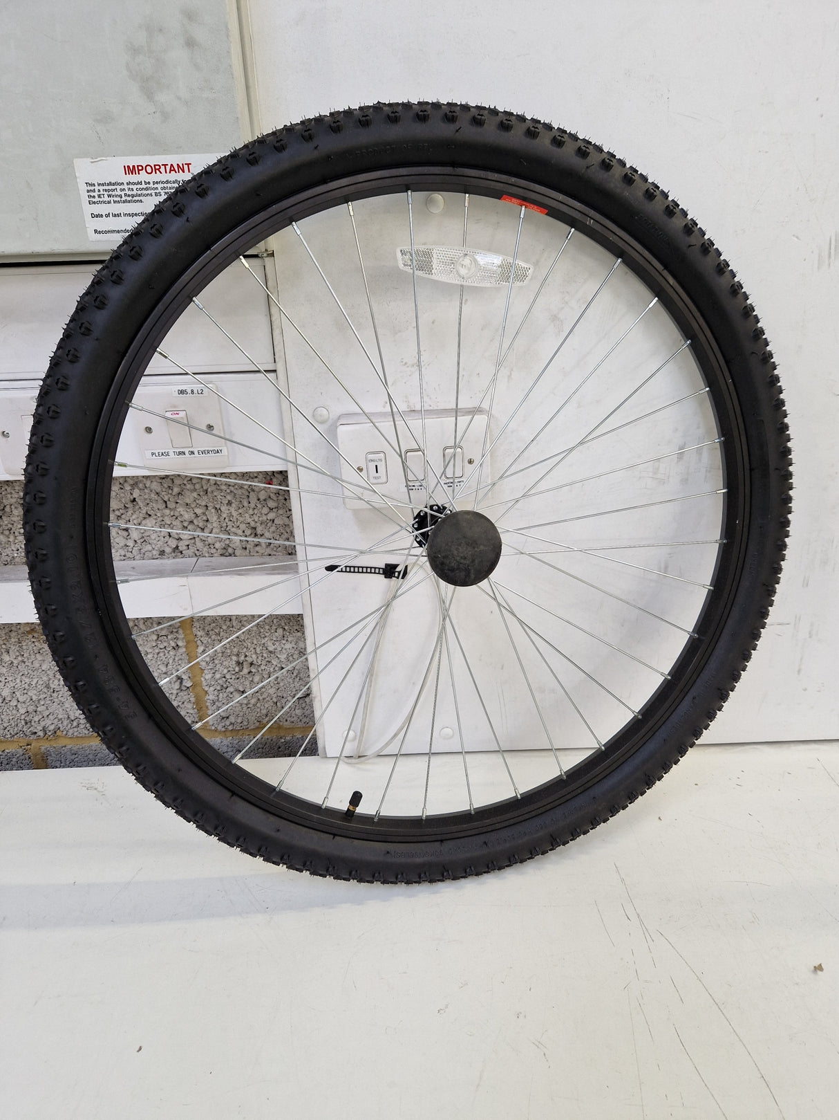 Apollo Slant Men's Mountain Bike 26" Wheels 18 Speed - 17" Medium - Silver