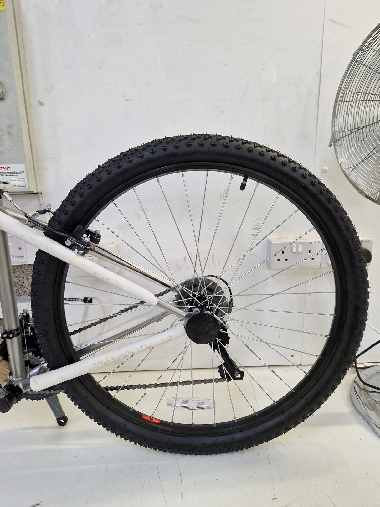 Apollo Slant Men's Mountain Bike 26" Wheels 18 Speed - 17" Medium - Silver