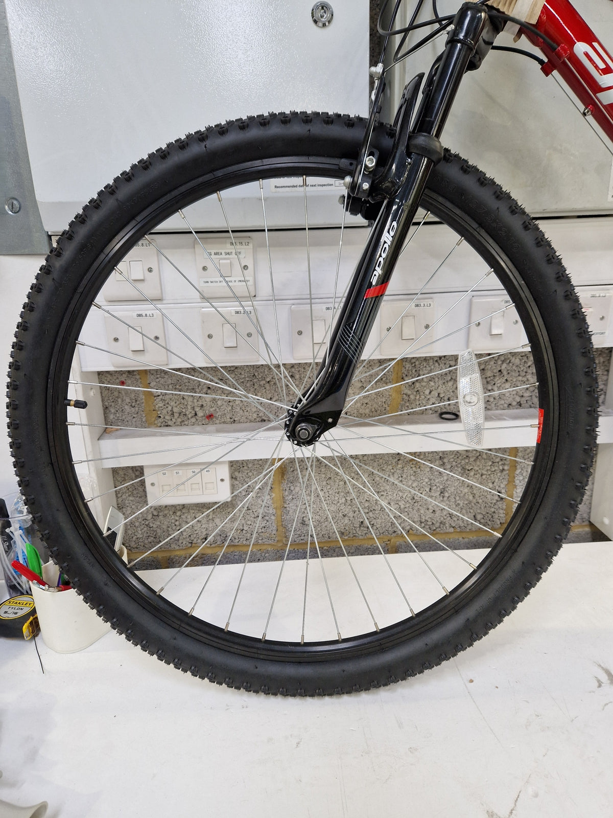 Apollo Phaze 2024 Men's 27.5in Hardtail Mountain Bike - 17in Medium - Red