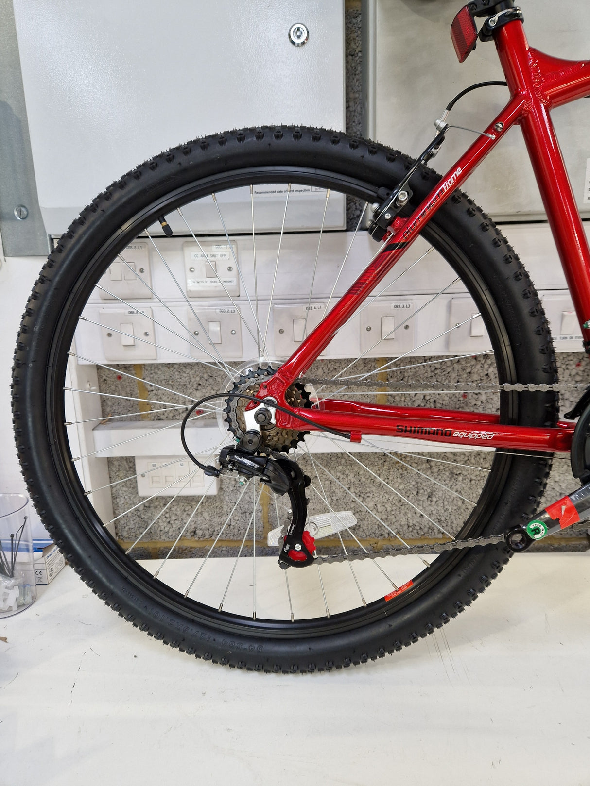 Apollo Phaze 18-Speed Men's Mountain Bike 27.5" Wheels - Large 20" Red