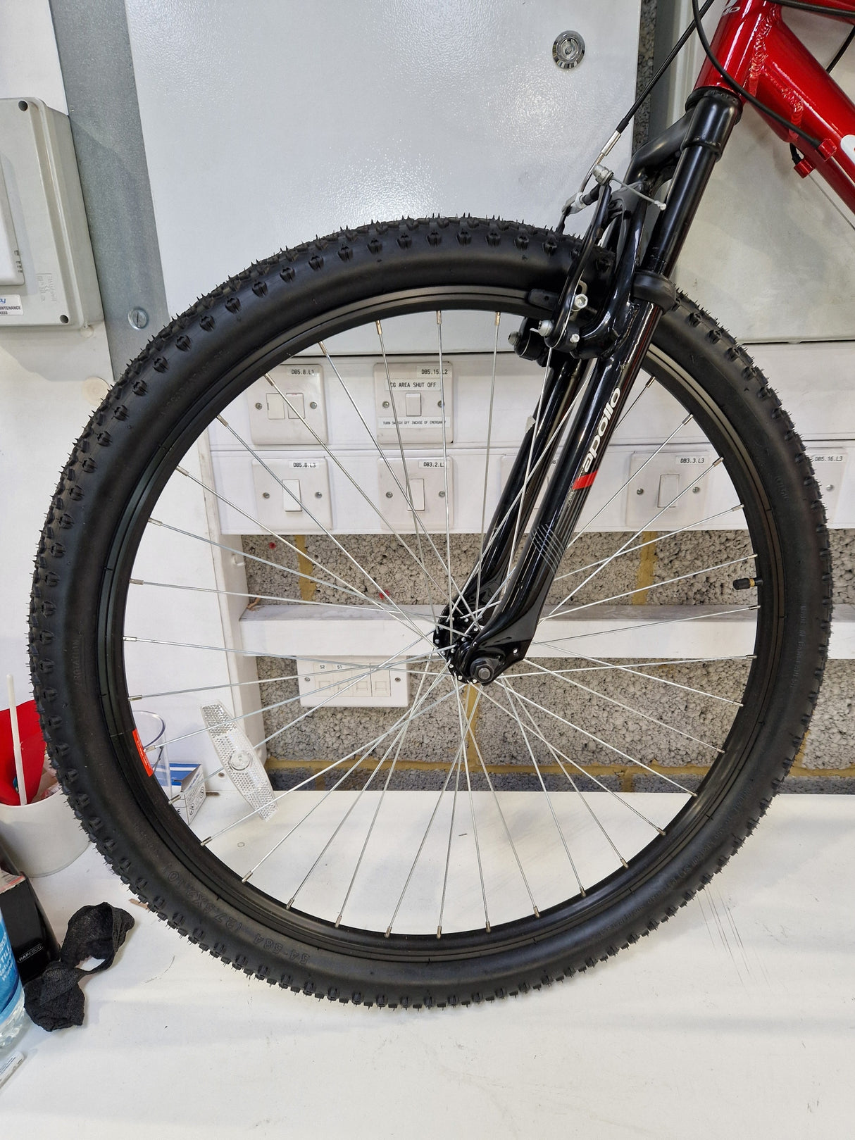Apollo Phaze 18-Speed Men's Mountain Bike 27.5" Wheels - Large 20" Red