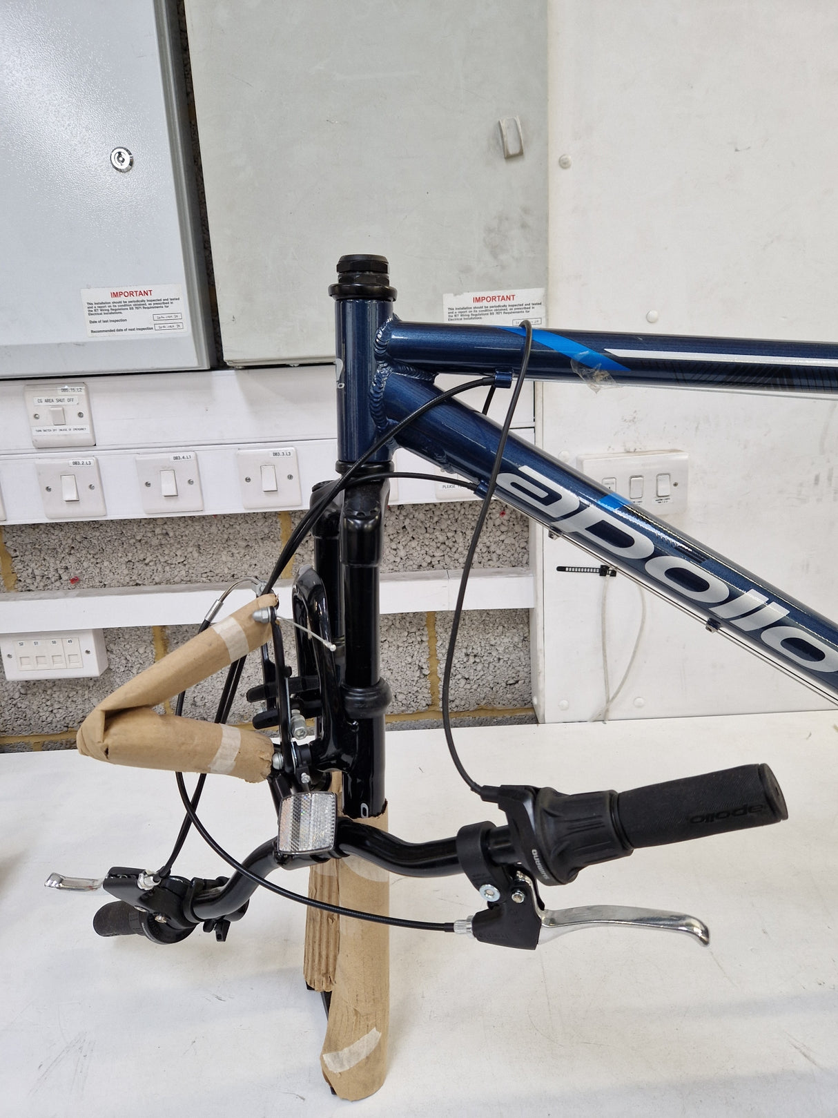 Apollo Phaze 18-Speed 27.5" Wheel Men's Mountain Bike - Medium 17" - Blue