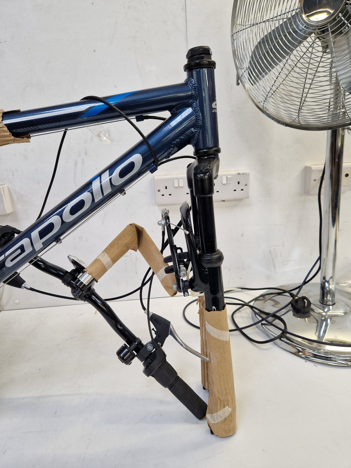Apollo Phaze 18-Speed 27.5" Wheel Men's Mountain Bike - Medium 17" - Blue