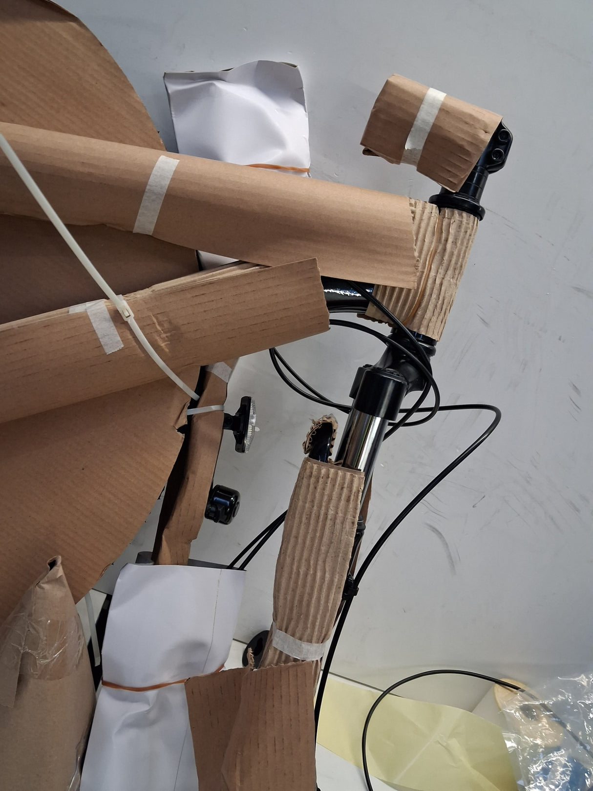 Apollo Evade Mens 21-Speed Disc Brake Mountain Bike - Black - Small 14"