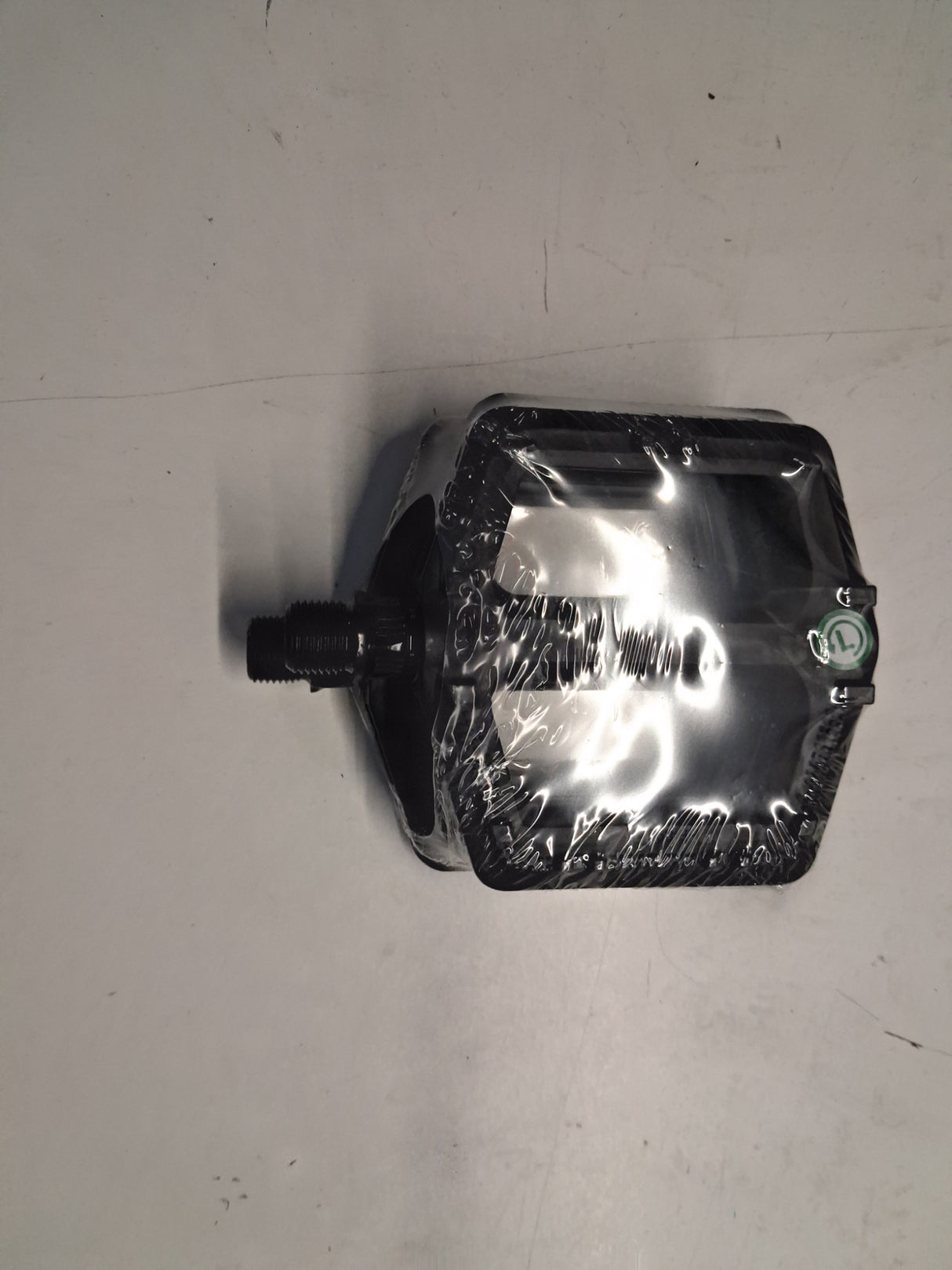 Apollo Evade Mens 21-Speed Age 14+ Disc Brake Mountain Bike - Black - Small