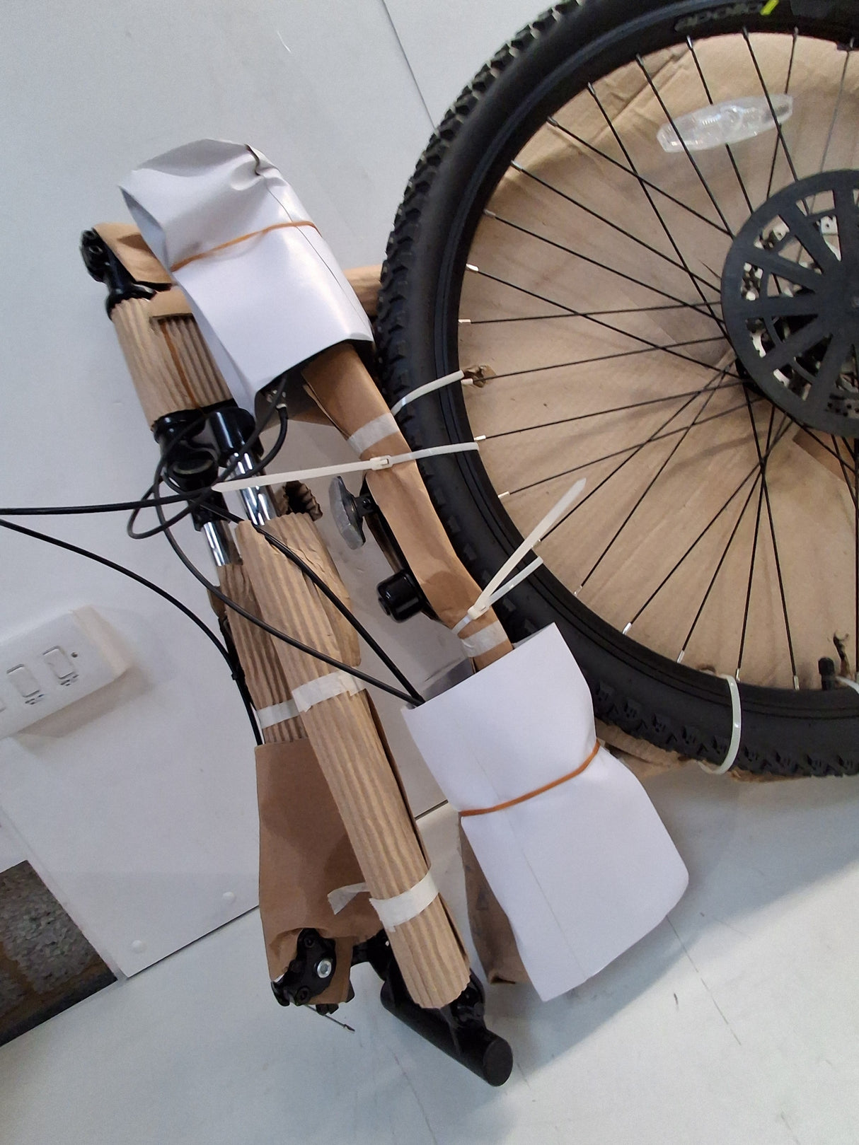 Apollo Evade Mens 21 Speed Disc Brake Age 14+ Mountain Bike - Black - Small