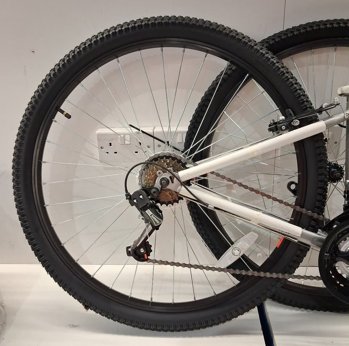 Apollo Slant Mens Front Suspension 18-Speed Mountain Bike - Silver - S ...