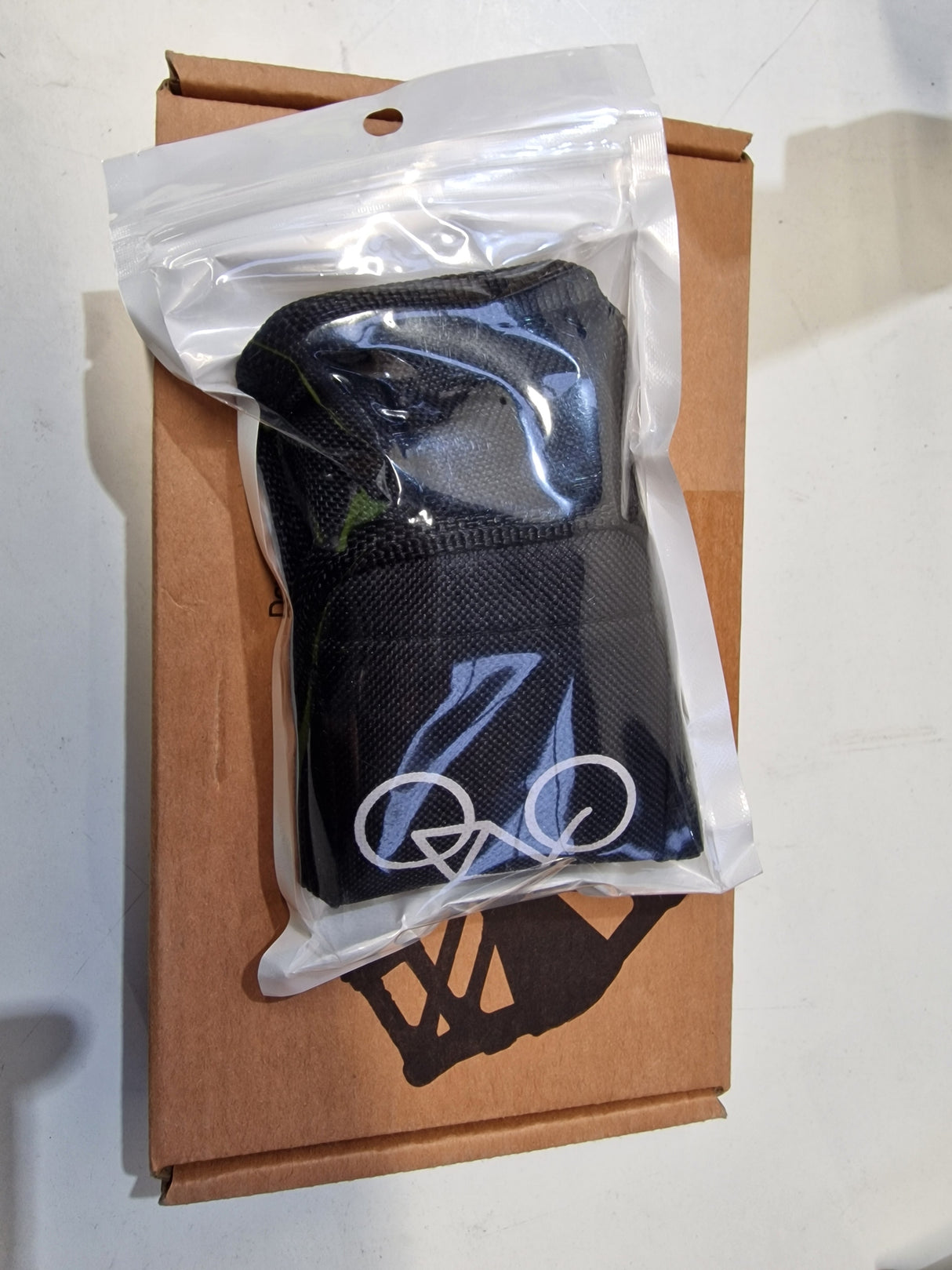 Apollo Twilight 18-Speed V-Brakes Womens Mountain Bike - Silver - Small