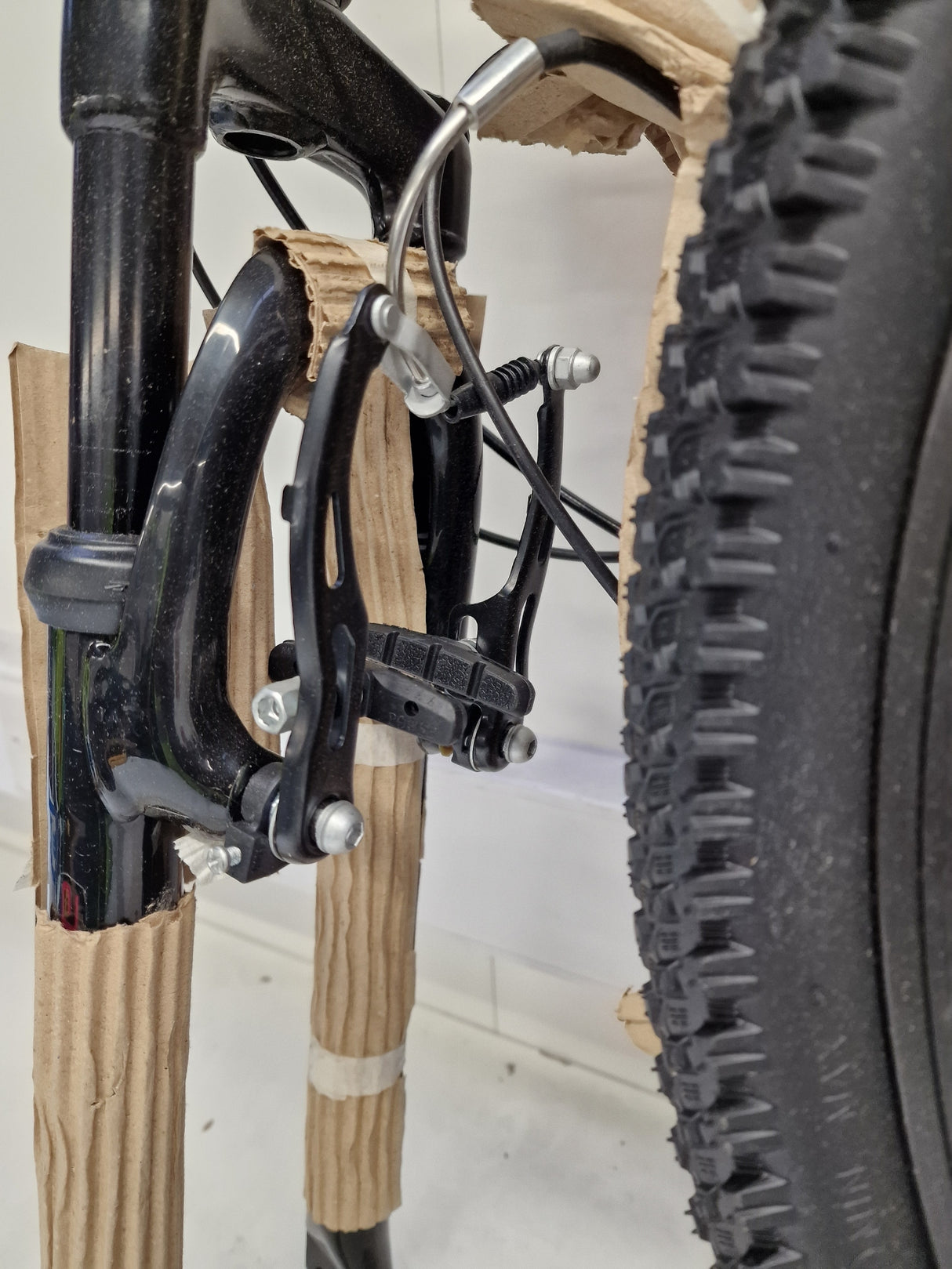 Apollo Twilight 18-Speed V-Brakes Womens Mountain Bike - Silver - Small