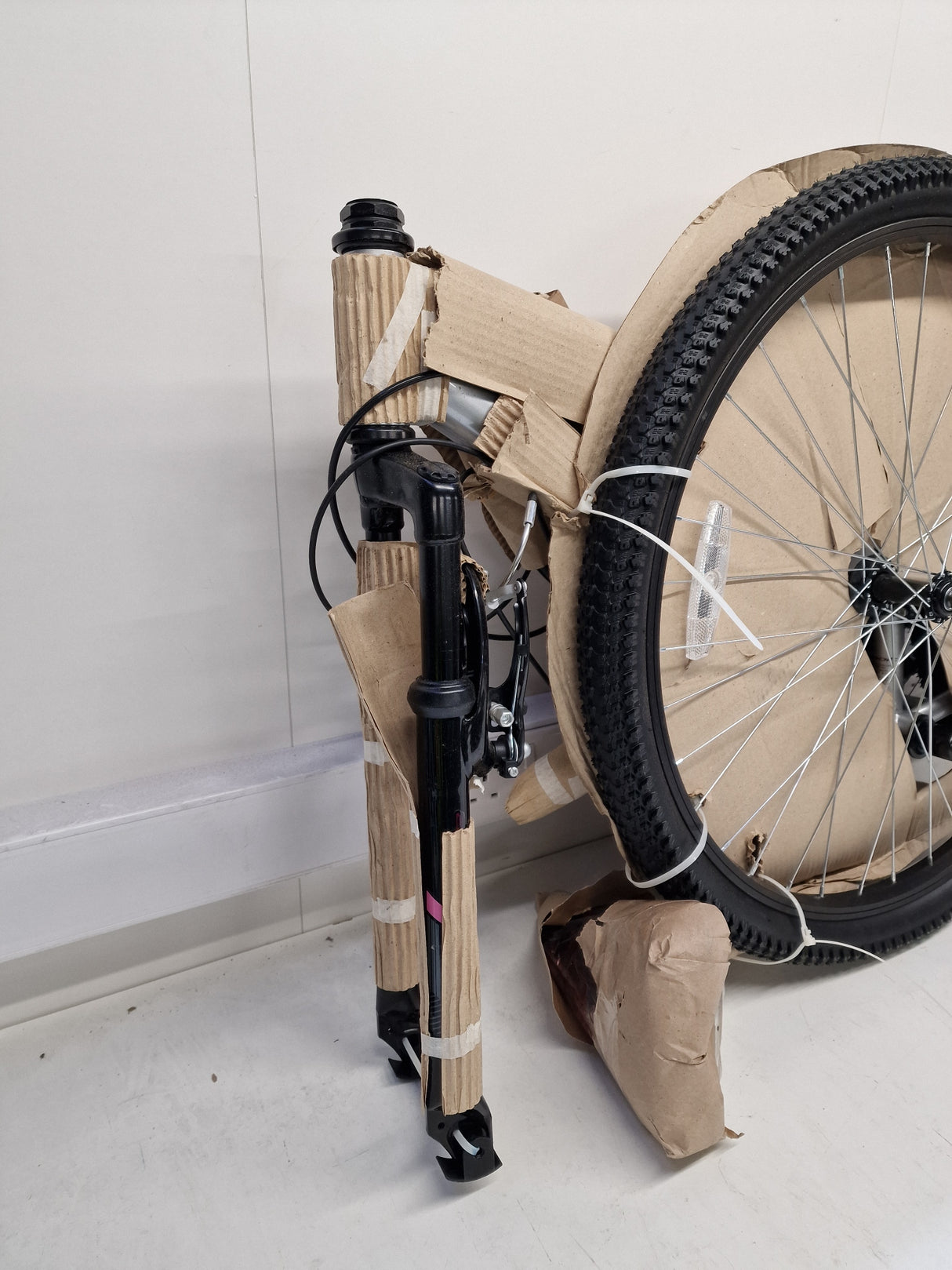 Apollo Twilight 18-Speed V-Brakes Womens Mountain Bike - Silver - Small