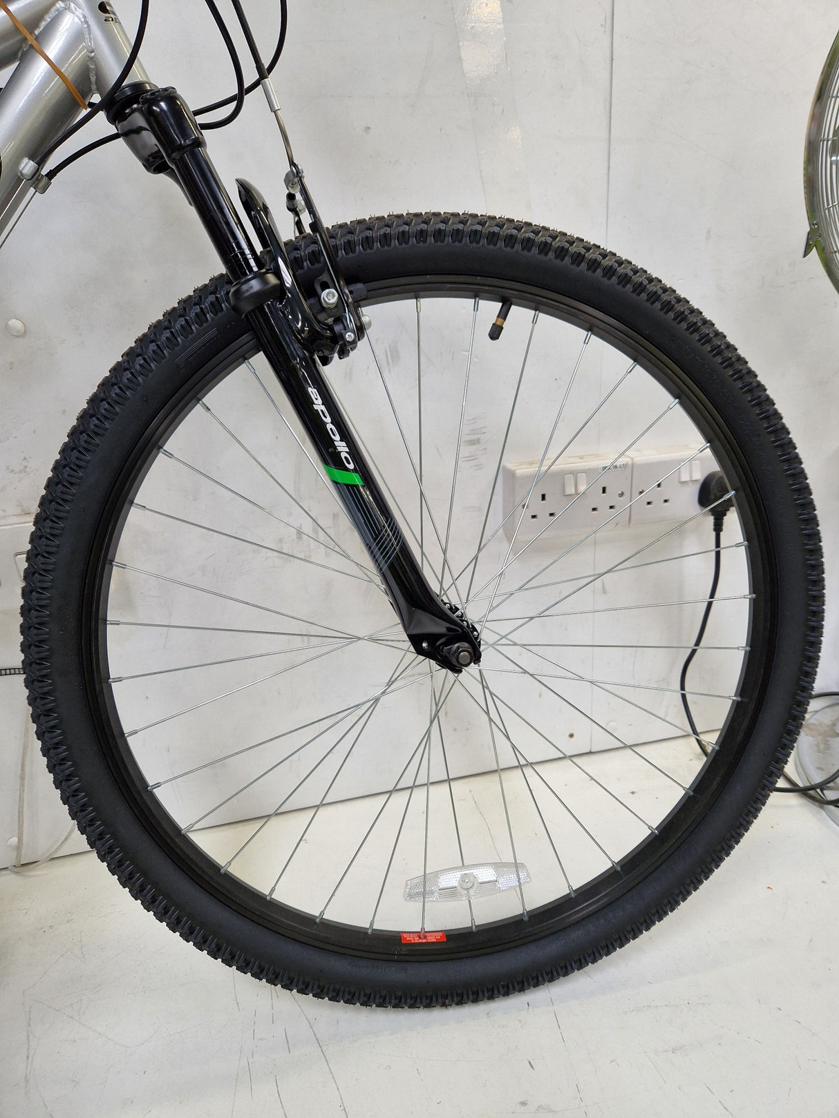 Apollo Slant 18 Speed V-Brake 27.5" Unisex Steel Mountain Bike Silver - Small