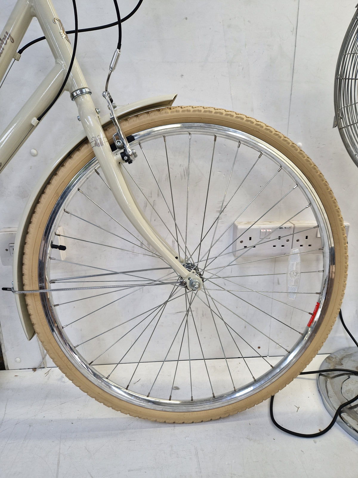 Pendleton Somerby 7-Speed 700c Women's Hybrid Bike - Bone - Small Light Grey