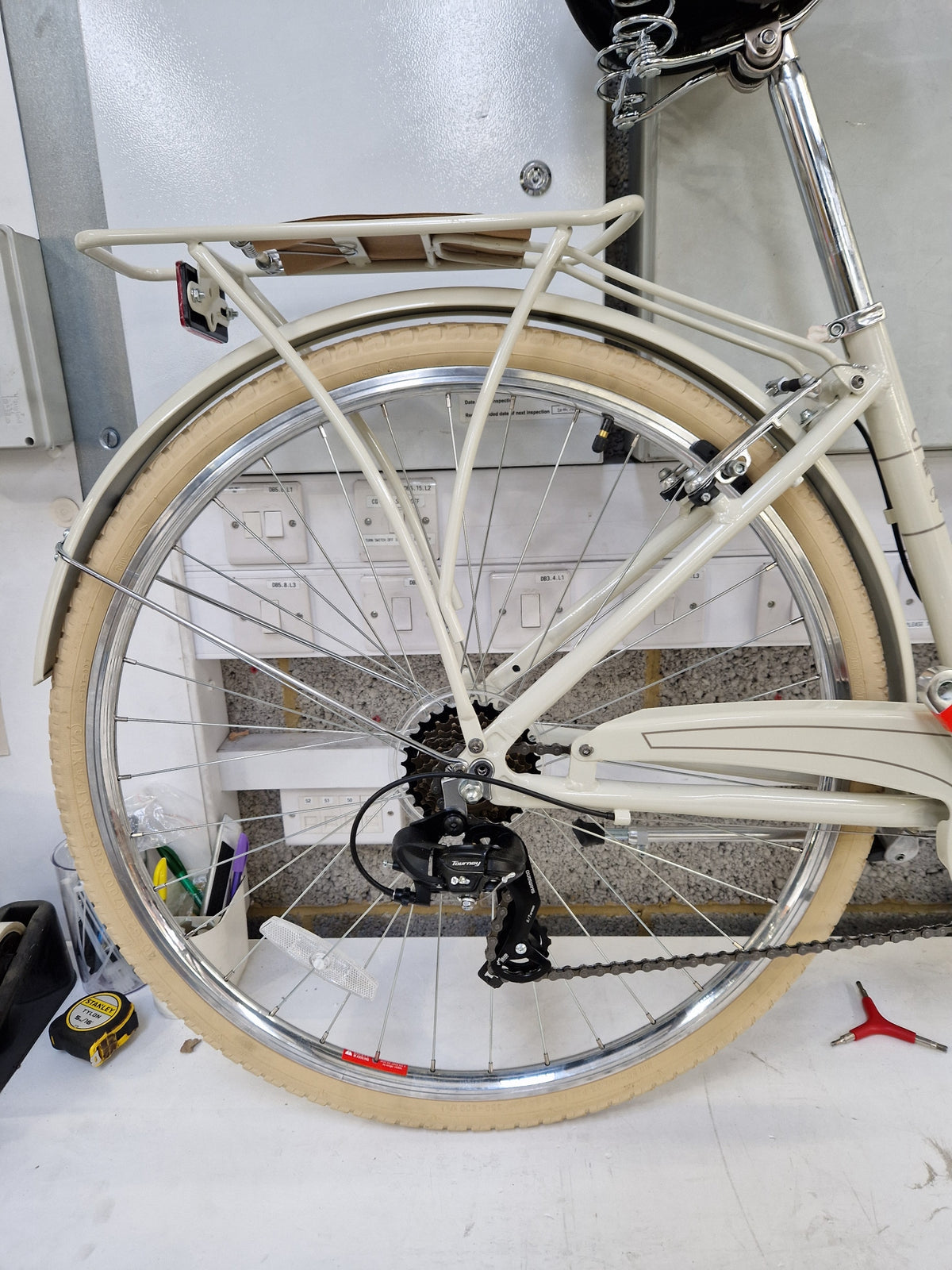Pendleton Somerby 7-Speed 700c Women's Hybrid Bike - Bone - Small Light Grey