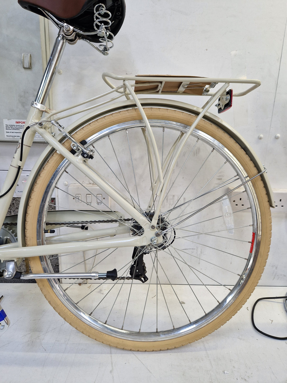 Pendleton Somerby 7-Speed 700c Women's Hybrid Bike - Bone - Small Light Grey