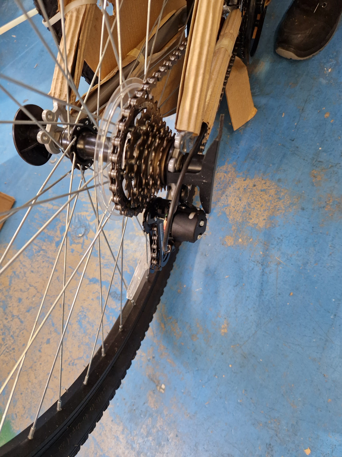 Apollo Twilight 18-Speed V-Brakes Women's Mountain Bike Small - Silver 