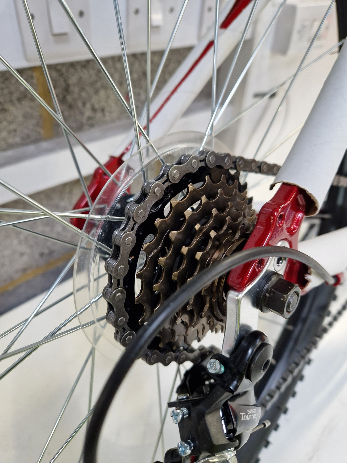 Apollo Phaze Red 18-Speed Men's Mountain Bike 27.5" Wheels - Large - 20"