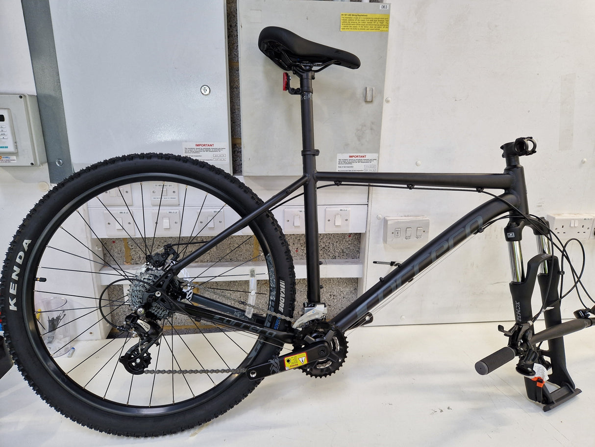 Carrera Vengeance Men's 16-Speed Alloy Mountain Bike - XL 22'' Frame - Black