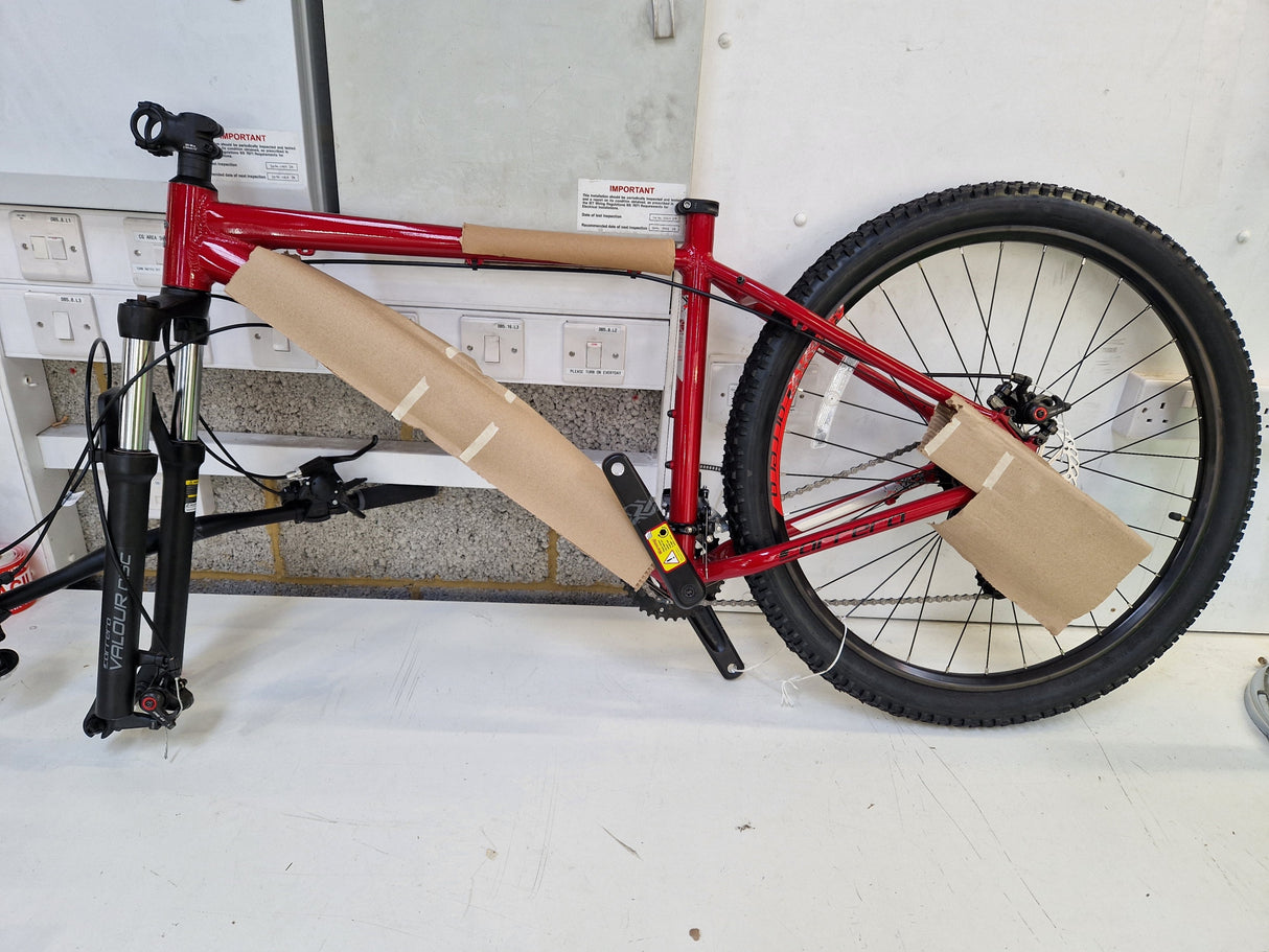 Carrera Valour Disc Men's Front Suspension 16-Spd Mountain Bike Red Size 18