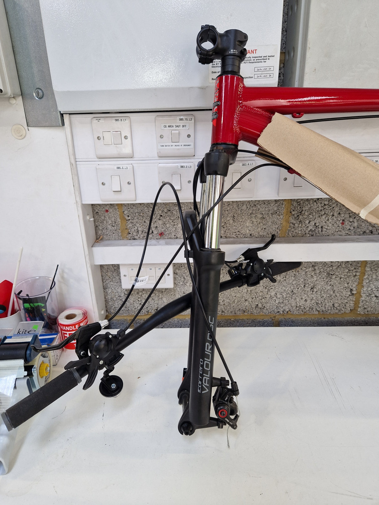 Carrera Valour Disc Men's Front Suspension 16-Spd Mountain Bike Red Size 18
