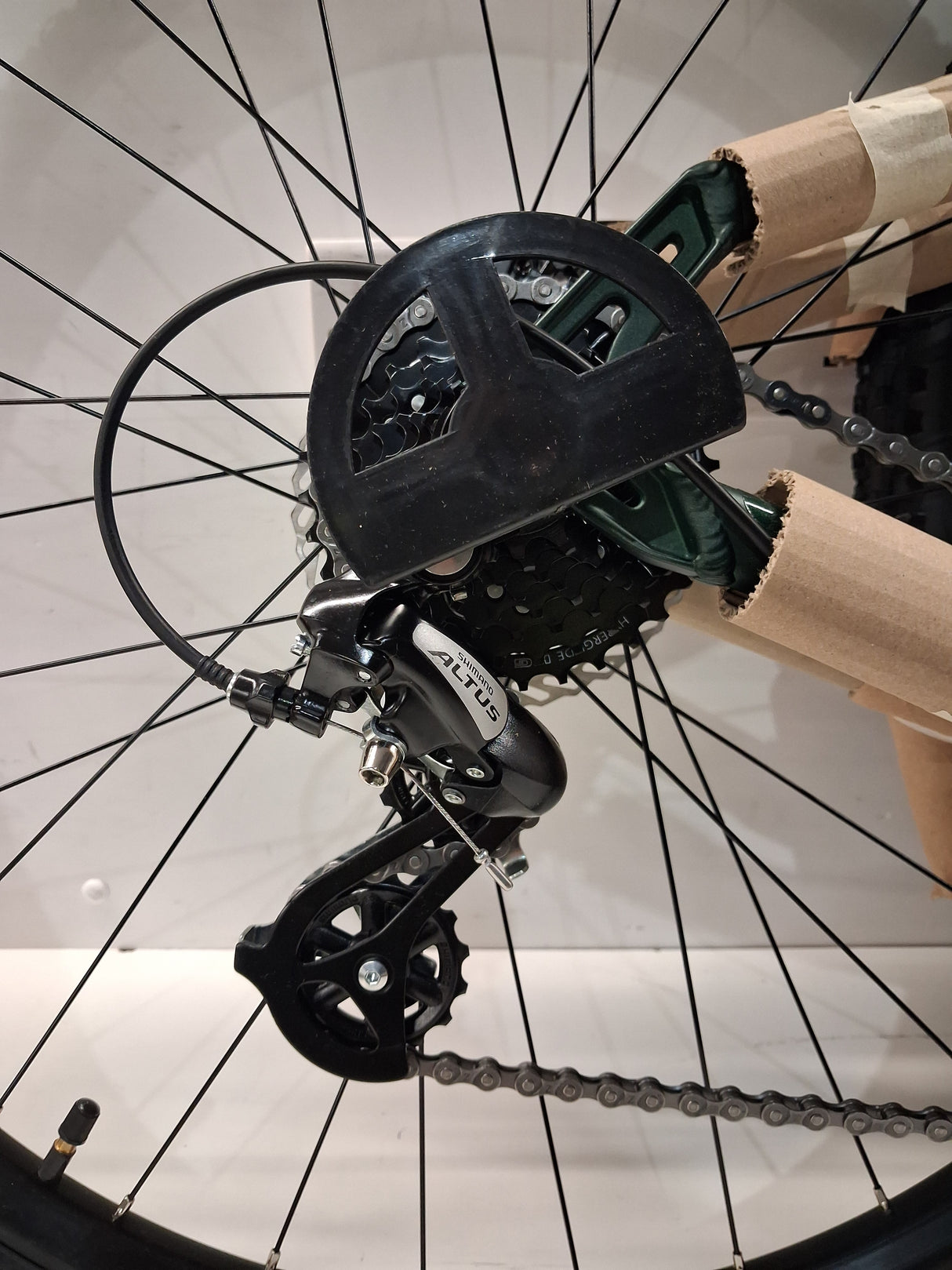 Carrera Vengeance Mens 16-Speed Disc Brake Mountain Bike - Green - Small