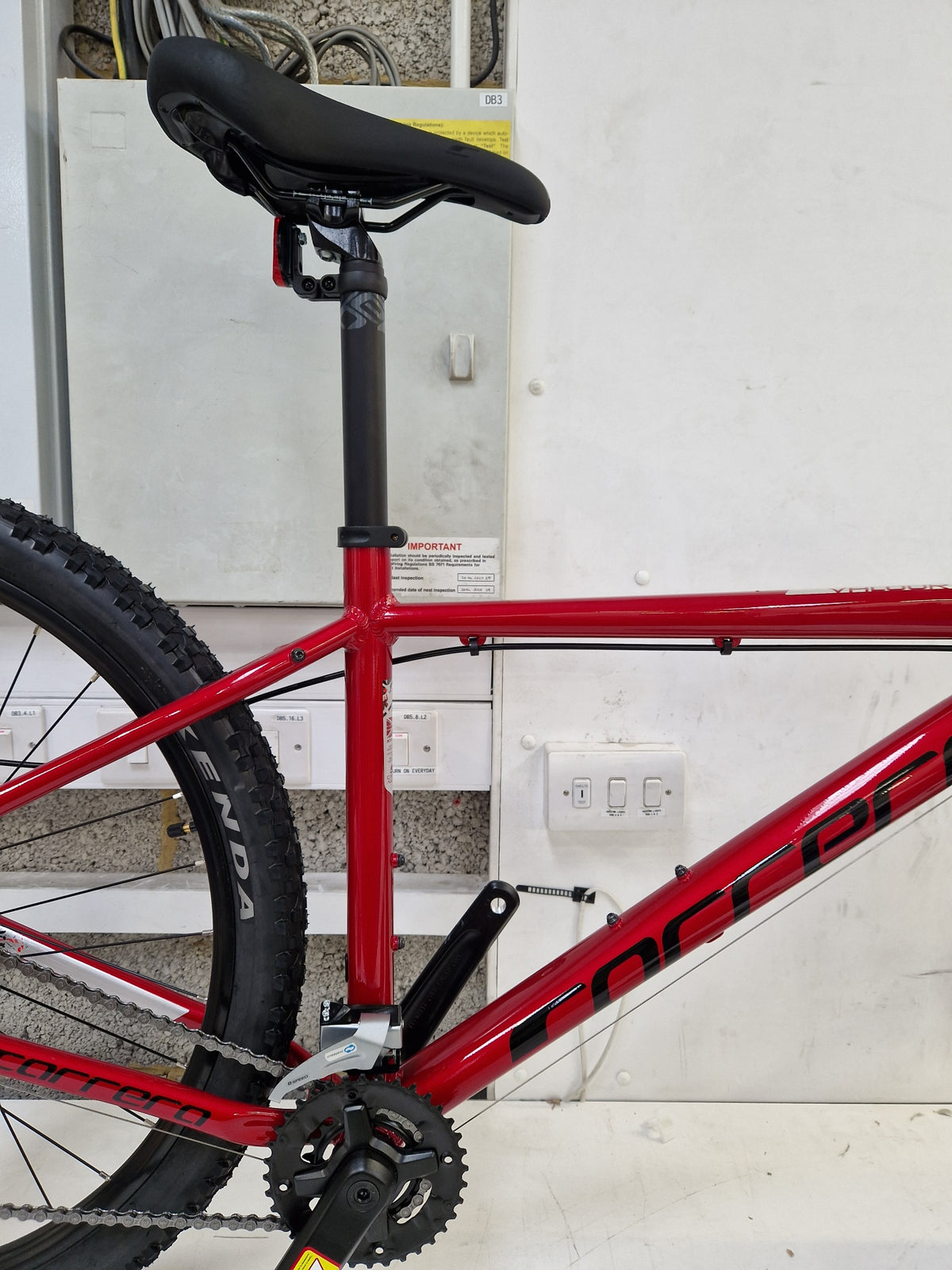 Carrera Valour Disc 27.5in-Wheels Men's Mountain Bike - 18in Medium - Red