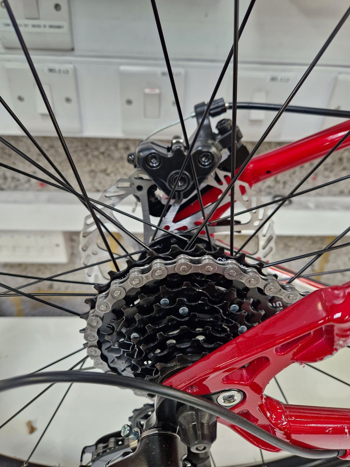 Carrera Valour Disc 27.5in-Wheels Men's Mountain Bike - 18in Medium - Red
