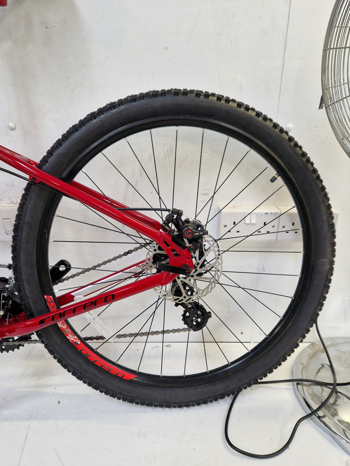 Carrera Valour Disc 27.5in-Wheels Men's Mountain Bike - 18in Medium - Red