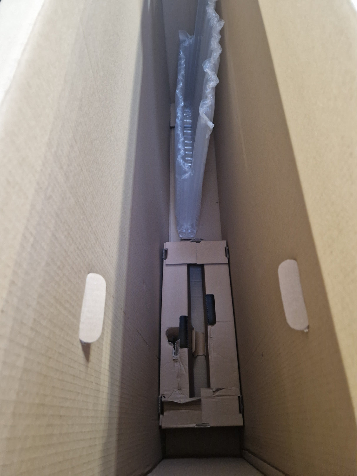 Carrera Valour Disc Men's 16-Speed Mountain Bike - Red - X-Large 22'' Frame