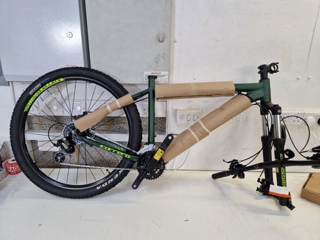 Carrera Vengeance Men's 16 Speed Medium 18'' Alloy Mountain Bike - Green