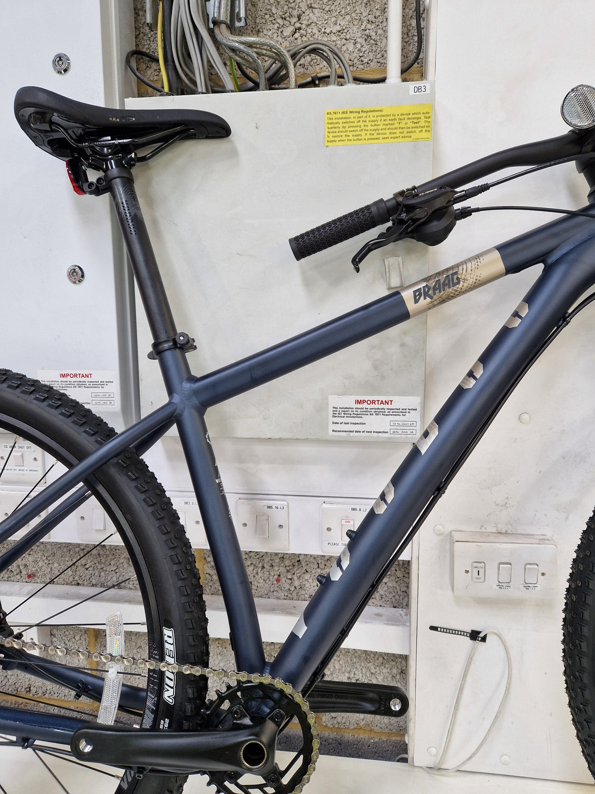 Voodoo Braag Men's Front Suspension 9-Speed Mountain Bike - Size 18 - Grey