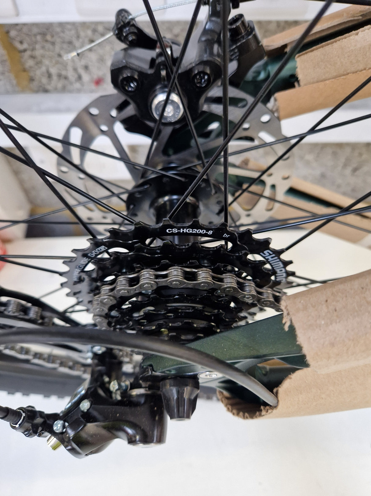 Carrera Vengeance Men's 16 Speed Medium 18'' Alloy Mountain Bike - Green